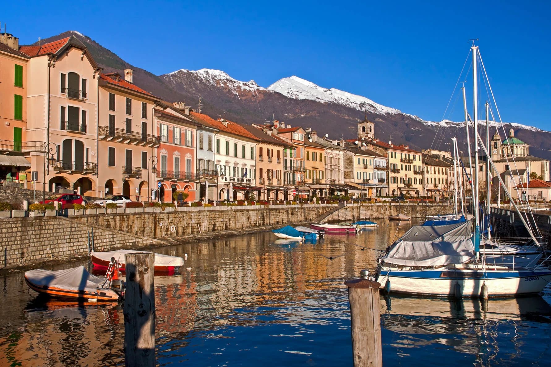 Mit seinen bunten Häusern am See strahlt Cannobio pure Lebensfreude aus