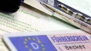 Navigieren in der Legalität: Überlegungen bei der Entscheidung für den Kauf eines Deutschen Führerscheins