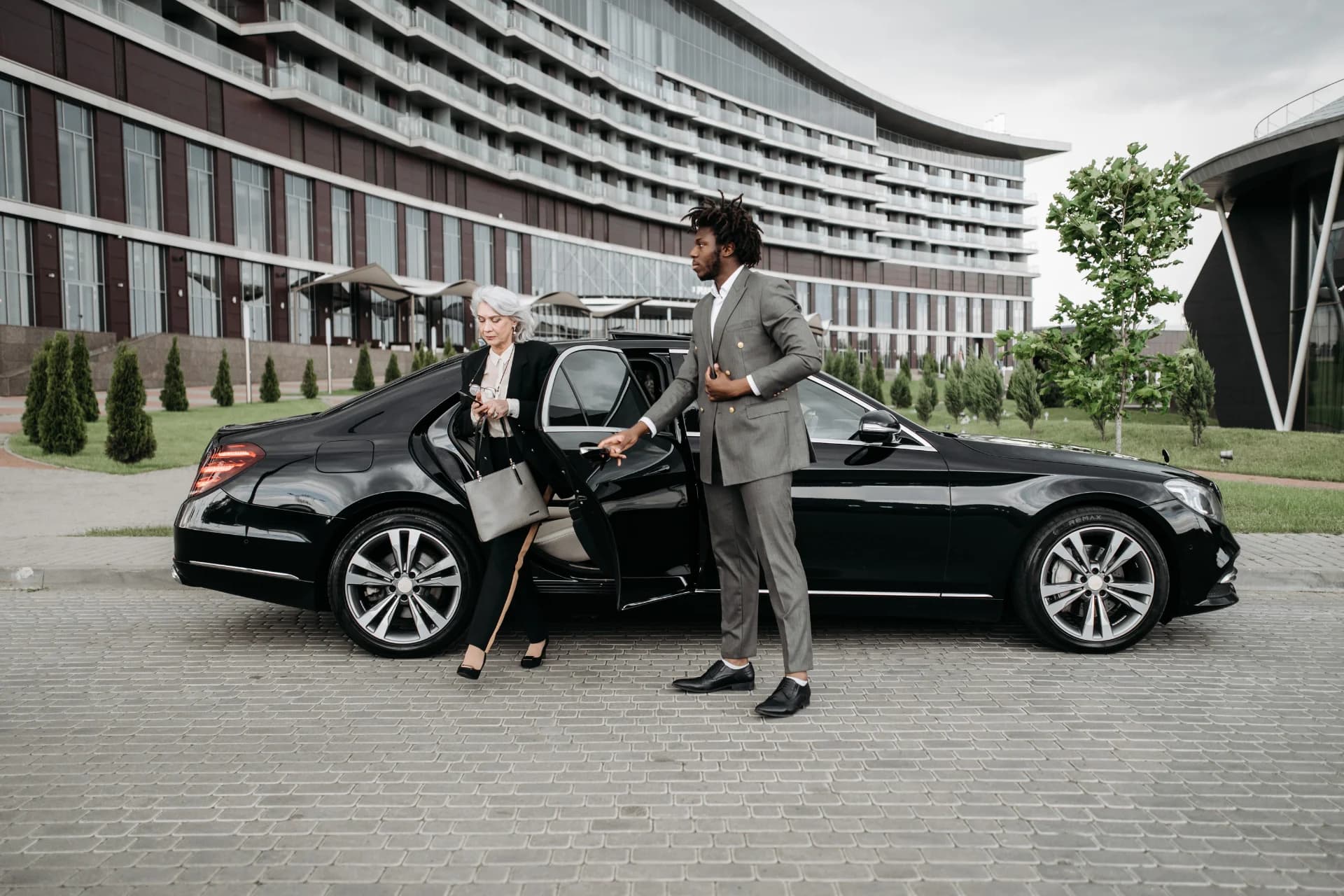 Luxury Chauffeur Service Dubai: The Ultimate Guide to Premium Personal Driver Services