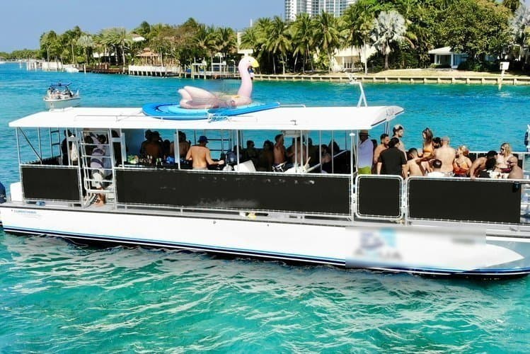 Die Magie des Mittelmeers genießen durch Yachtcharter in Griechenland