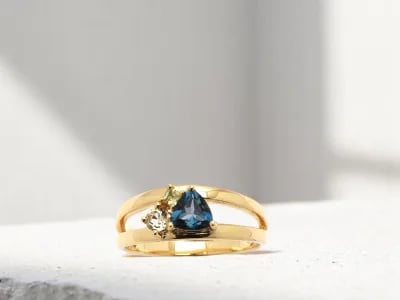 Funkelnde Edelsteinringe bei CrystalScents