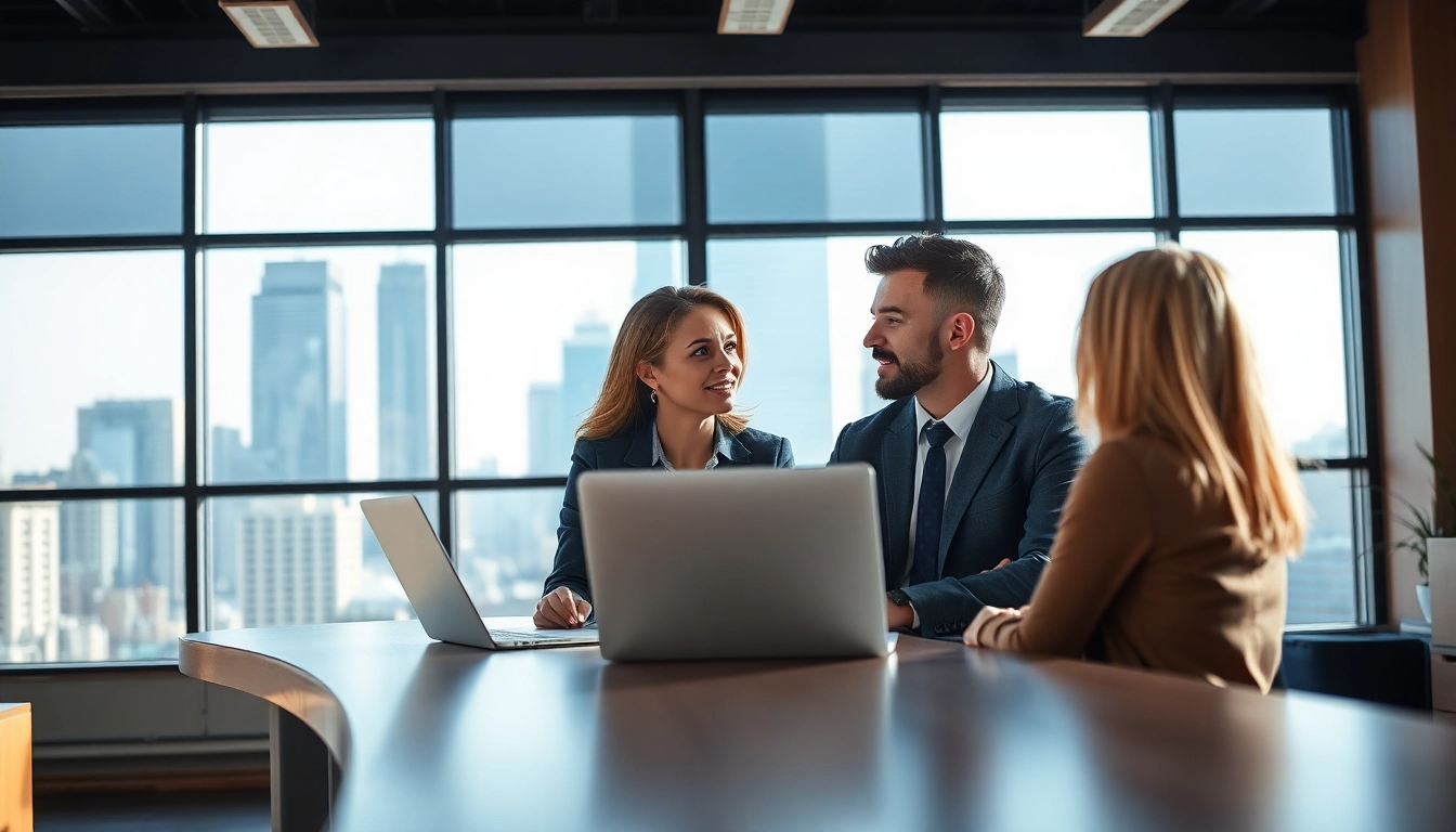 Headhunter Ingenieure im Gespräch mit einem Kandidaten in einem modernen Büro.