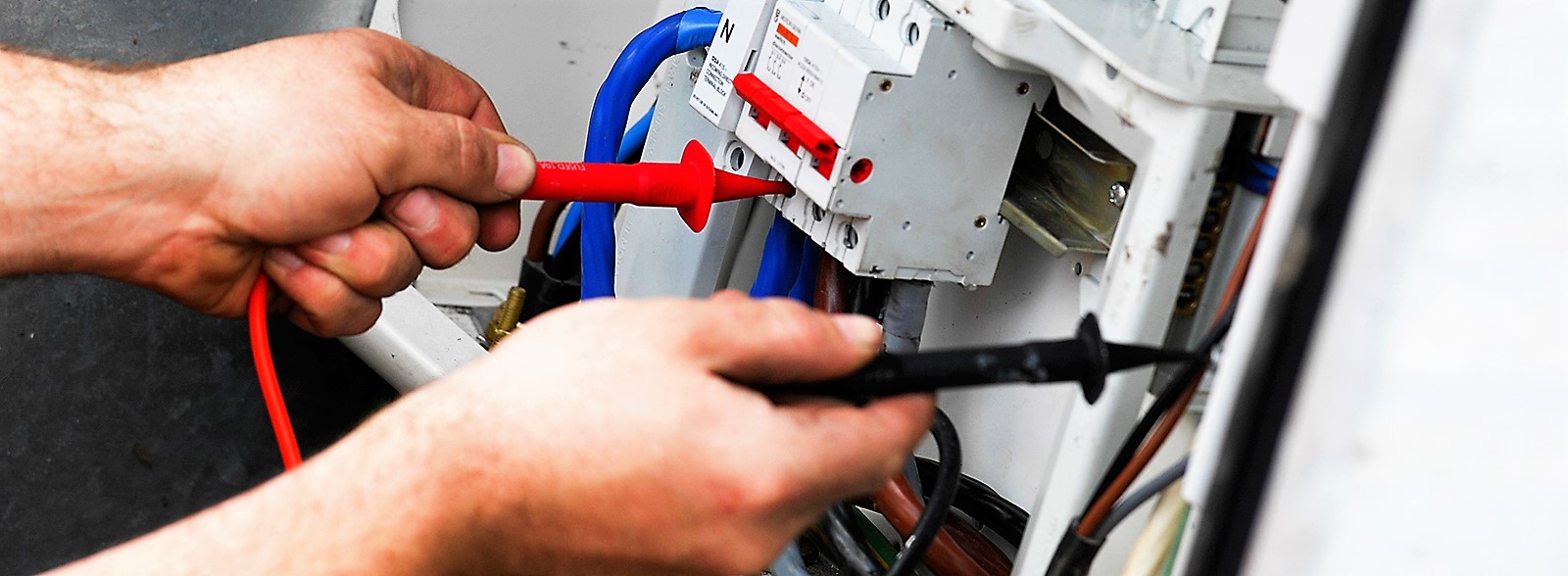 Vorteile der regelmäßigen Prüfung elektrischer Anlagen für Unternehmen