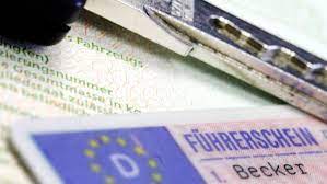 Navigieren in der Legalität: Überlegungen bei der Entscheidung für den Kauf eines Deutschen Führerscheins